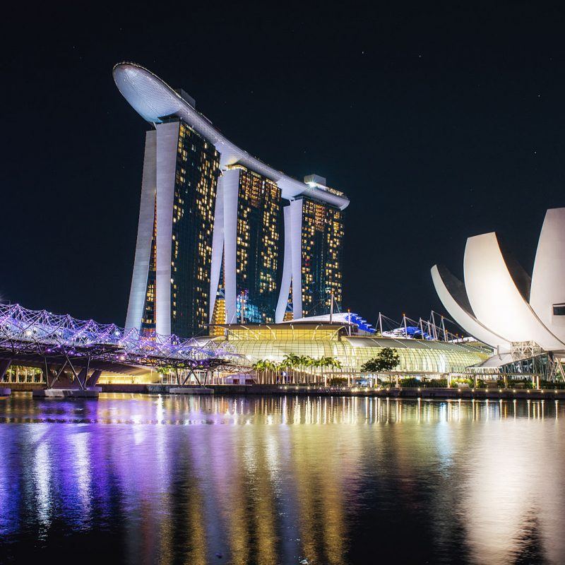 1600px Marina Bay Sands Singapore at night 20140608