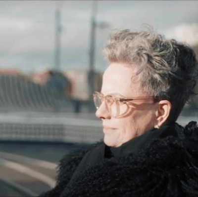 Woman with glasses in the sun