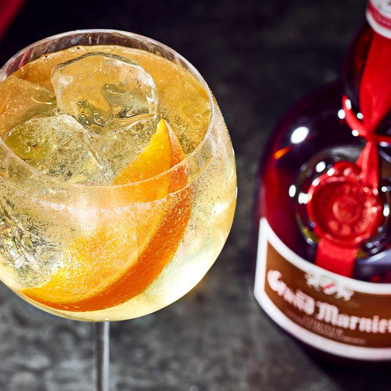 Grand Tonic y botella de Grand Marnier